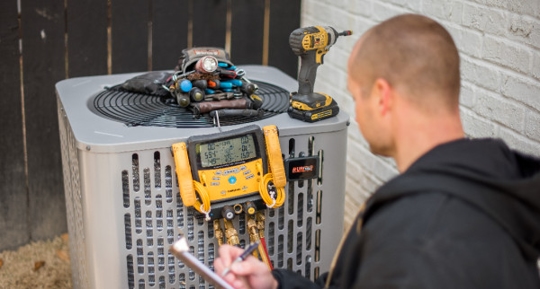 Technician Repair Air Conditioner